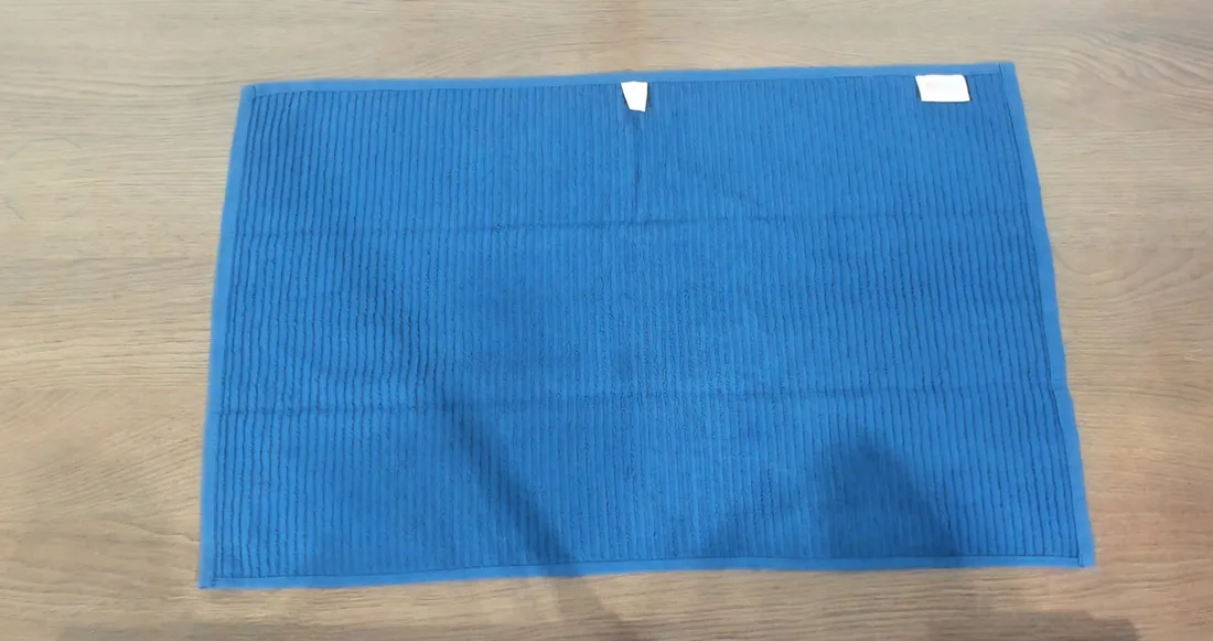 The unfolded towel in the supplied starting reference.