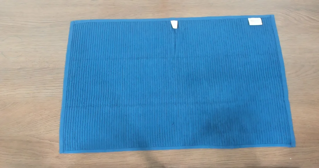 The unfolded towel in the supplied starting reference.